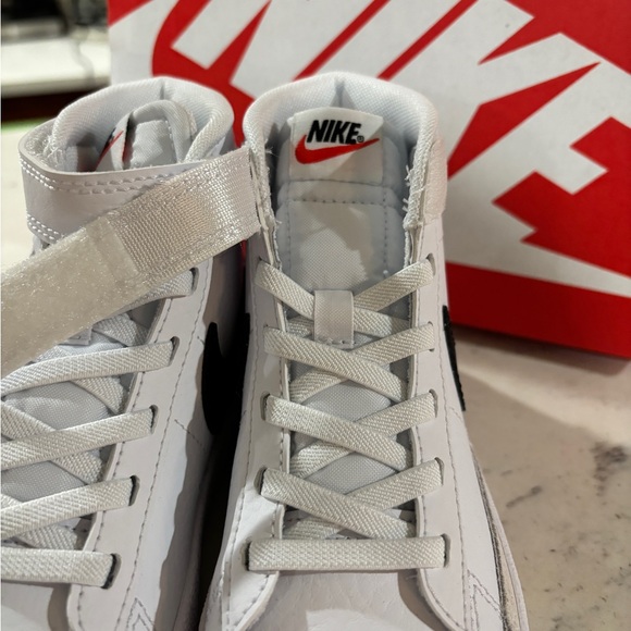 Nike Preschool Blazer Mid 77 Hook And Loop White Black Team Orange DA4087-100 - Picture 11 of 12